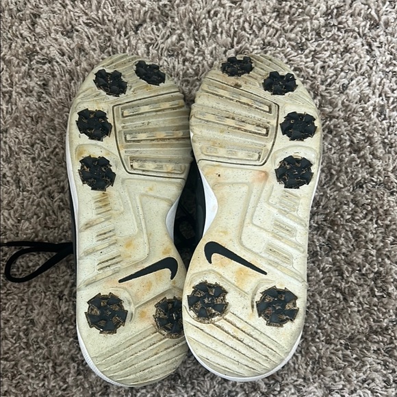 Nike Black Golf Shoes - Picture 3 of 4